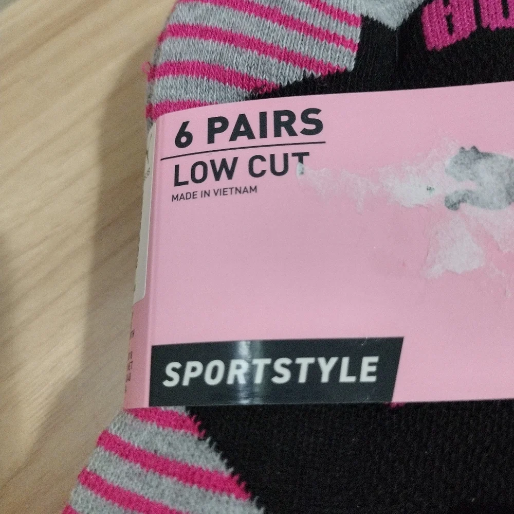 Puma Sport style Low Cut 6 Pairs Girl Shoe size 9-3.5 NWT
